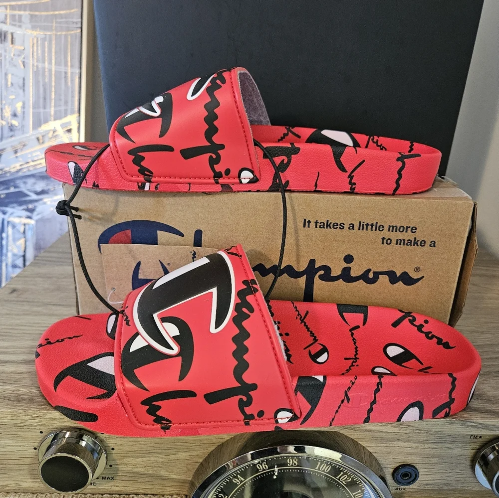 Champion Youth IPO Warped Slides, NWT Size 6